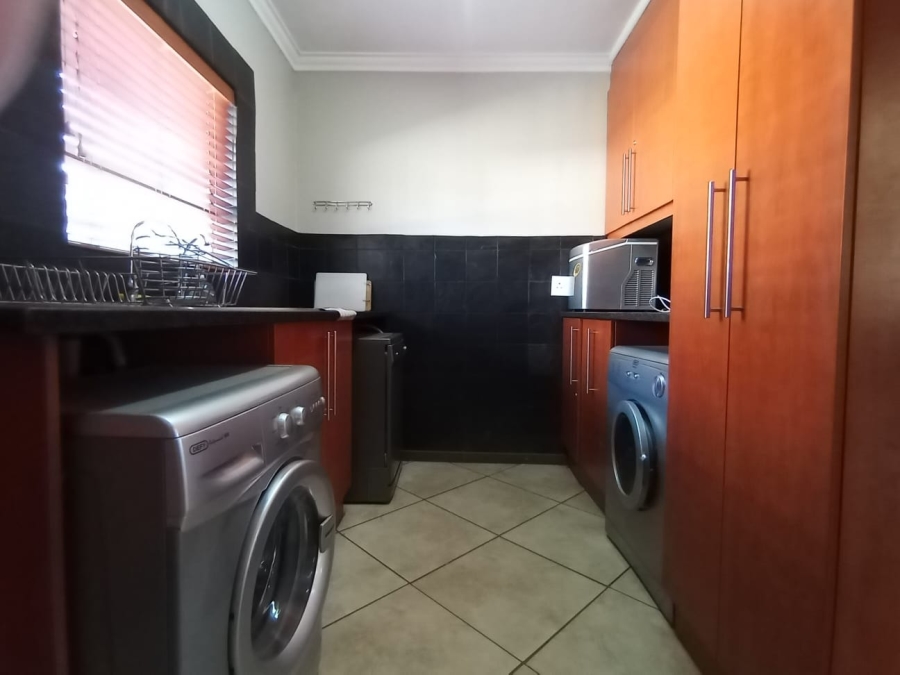 6 Bedroom Property for Sale in Vredefort Free State